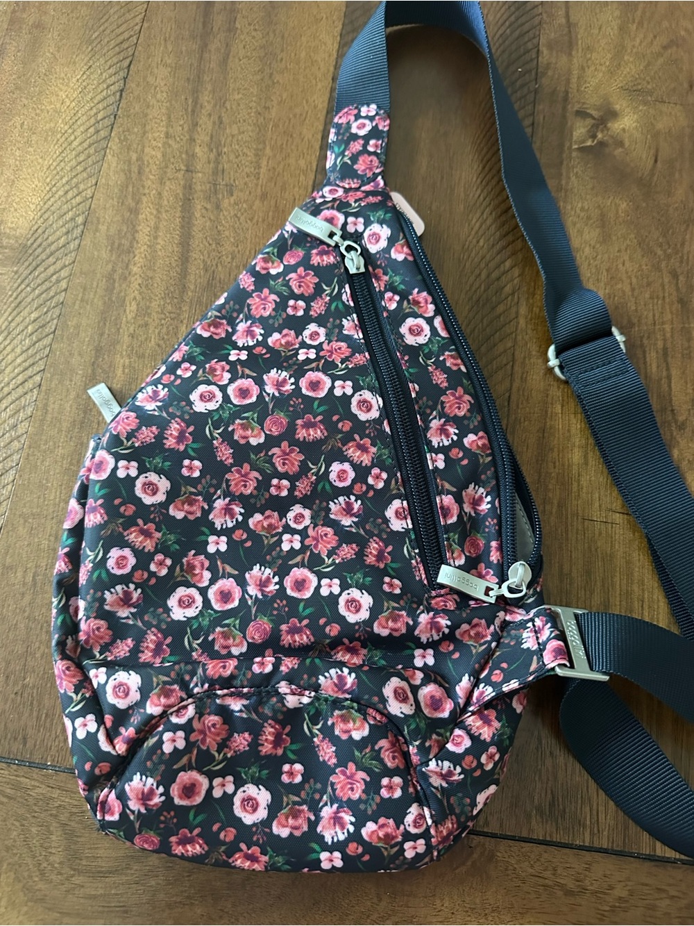 Baggallini Navy Crossbody Sling with Pink Floral Print NWT - Picture 2 of 5